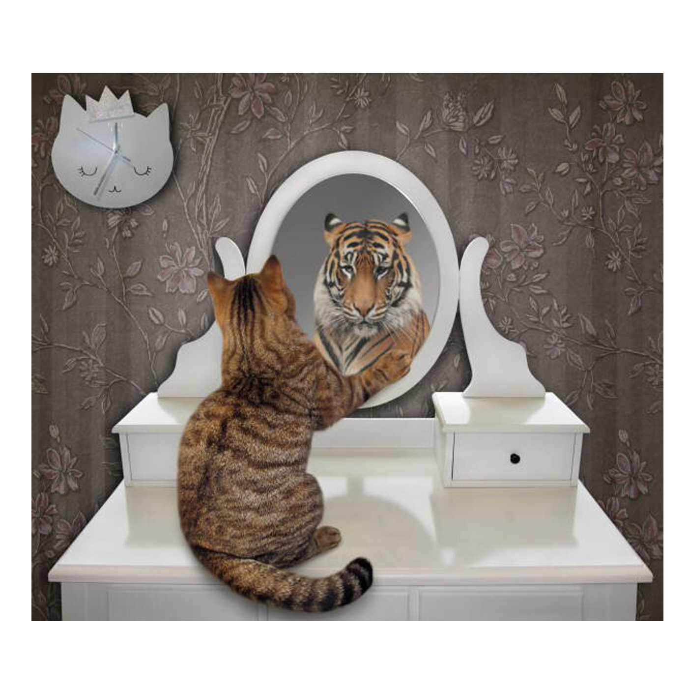 Кот в зеркале тигр